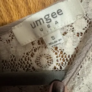 Brownish mauve color Umgee blouse open back size small lace top. thumbnail 2