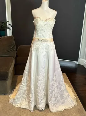 Women’s White Wedding Dress Zip Up Back Train Size 4 NWT thumbnail 1