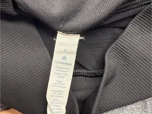 Lululemon Women’s 6 SEAMLESS MOVES SHORT 2.5'' Heathered Gray/Black Shorts thumbnail 2