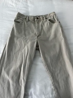 High-Waisted Jeans thumbnail 1