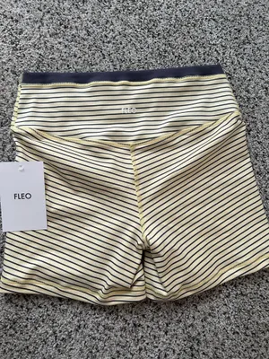 Fleo shorts Yellow Size M thumbnail 3