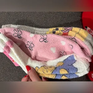 Disney Winnie the Pooh Crew Socks thumbnail 3