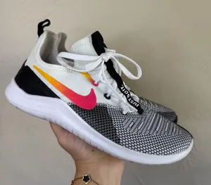 Nike Free TR 8 Training Shoes Black White Pink Women’s Size 6 thumbnail 1