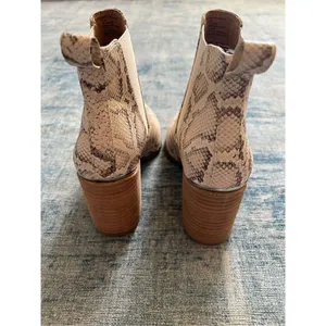 Steve Madden Cream Brown Snake Print Knoxi Pointed Toe Booties Size 8.5 thumbnail 4