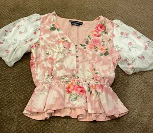 Hemant & Nandita Women’s Pink & White Floral Short-sleeve Shirt thumbnail 1