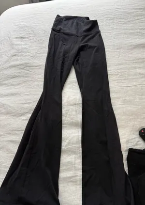 TNA Aritzia Yoga Pants Black thumbnail 1