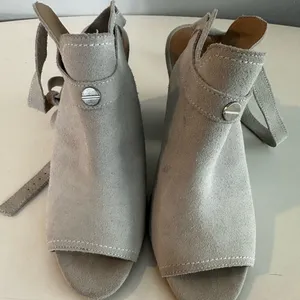 Cream‎ Peep-Toe Heels Joe's Jeans size 8 thumbnail 3