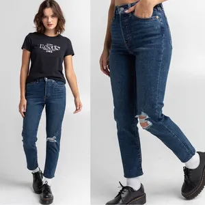 Levi’s • Wedgie Straight jeans distressed medium wash frayed hem ripped knee thumbnail 2