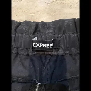 Express‎ Shortie Extreme High Rise Faux Leather Shorts size 2 W/ Belt thumbnail 3
