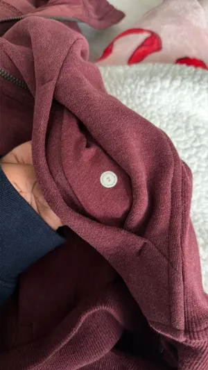 Lululemon Scuba Full-Zip Maroon Size 2  thumbnail 4