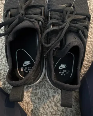 Women’s Nike Sneakers thumbnail 6