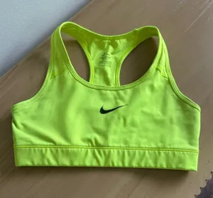 Nike Women's Swoosh Medium Support Padded Sports Bra thumbnail 1