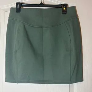 Lululemon Scuba High-Rise Mini Skirt. SZ LARGE, COLOR: GREU Grey Eucalyptus thumbnail 2