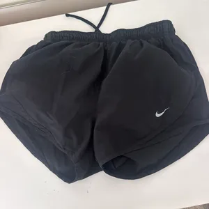 Nike black athletic shorts thumbnail 1