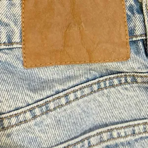Zara Light Wash High Rise Taper Denim Jeans SZ 8 Vintage Inspired Acid Wash 90s thumbnail 4