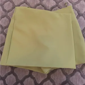 Never worn Lime green Zara skort thumbnail 1