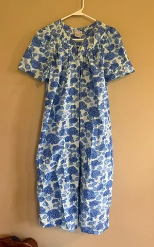 Elegant Emily Blue White Floral Hydrangea Snap Front Nightgown House Dress‎ M thumbnail 1