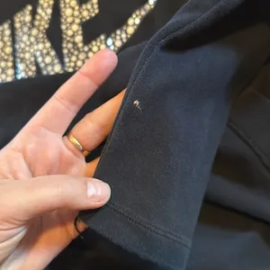 NIKE SILVER FOIL LOGO BLACK BASIC SWEATSHIRT thumbnail 5