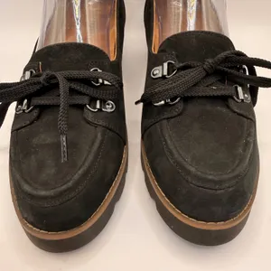 Vionic Teagan Black Suede Lug Sole Platform Loafers Womens Size 7 Moc Toe Lace thumbnail 2