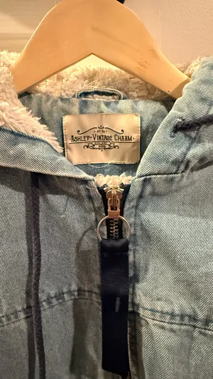 Ashley-Vintage Charm Denim jacket thumbnail 3