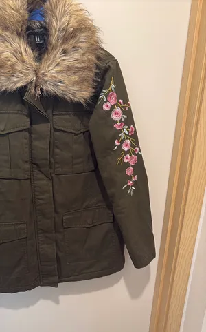 Embroidered Floral Green Jacket with Faux Fur Collar thumbnail 4