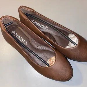New size 7 woman’s brown ballet flats thumbnail 1