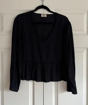 Aritzia Little Moon Blouse Size Small thumbnail 1