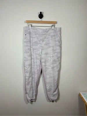 Athleta Brooklyn Lined Camo Jogger Lavender Size 16 Lightweight Travel Pant thumbnail 7