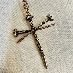 Gold tone Nail Cross pendant Necklace thumbnail 3