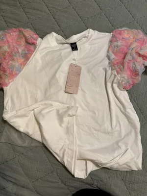 Emery Rose Clasi Floral Appliques Puff Sleeve Tee thumbnail 2