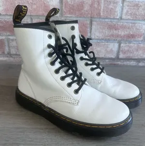Dr. Martens Zavala Lace Up Combat Boots White Women’s 7 White Leather Doc Ankle thumbnail 1