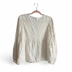 Old Navy Cream Embroidered Tie-Neck Blouse Balloon Sleeve Women’s Size L Peplum thumbnail 5