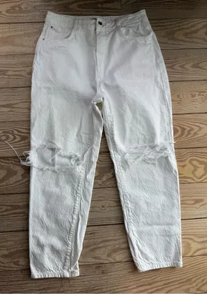 Zara Distressed White Jeans size 12 thumbnail 1