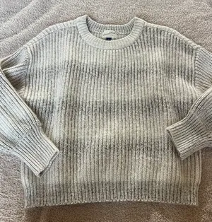 Universal Thread Sweater Size M thumbnail 1