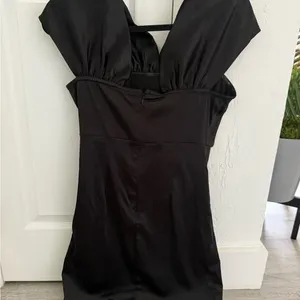 ZARA Elegant Black Sleeveless Dress thumbnail 2