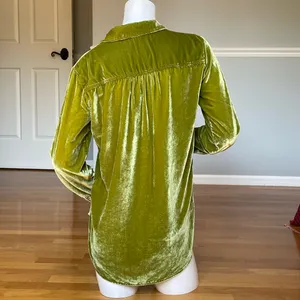 Pilcro Anthropologie Green Velvet Button Down Shirt Women’s US 2 UK 6 EU 34 thumbnail 3