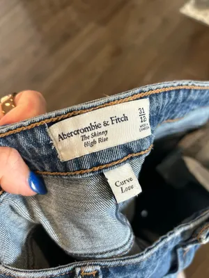 Abercrombie High-Rise Jeans thumbnail 3