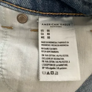 AMERICAN EAGLE High Rise Distressed Denim Mom Shorts Comfort Stretch Size 00 thumbnail 8