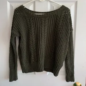 Green sweater thumbnail 1