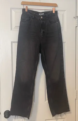 ZARA Black Straight-Leg Raw Hem Jeans thumbnail 1