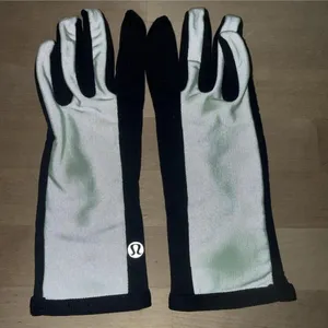 Lululemon women’s gloves thumbnail 1