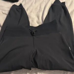 Vuori Black High-Waisted Leggings thumbnail 1
