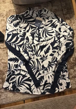 Tommy Bahama Top thumbnail 1