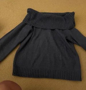 Abercrombie Top thumbnail 1