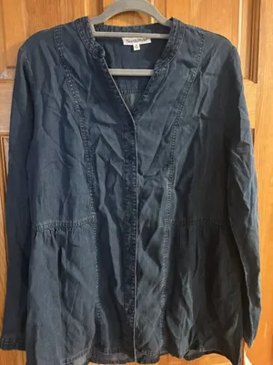 NorthStyle Size Medium (M) Chambray Button-Up Shirt with V-Neck thumbnail 1