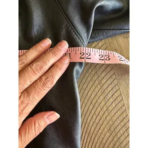 Vintage Leathertown Black Leather Coat Jacket Suede Inlay V-Back Size 38 S/M thumbnail 4