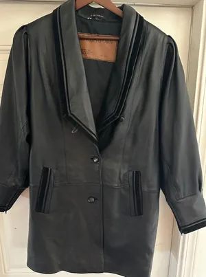 Vintage Leathertown Black Leather Coat Jacket Suede Inlay V-Back Size 38 S/M thumbnail 1