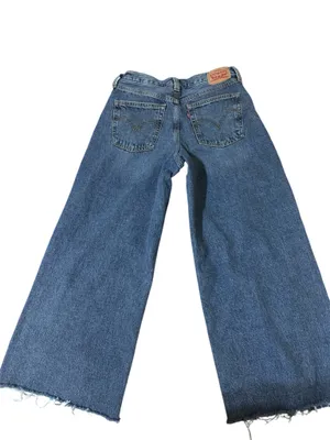 Levi’s Super trendy 94 Baggy Wide Leg jeans in a classic medium wash. High rise with a relaxed 90s-inspired fit and wide leg silhouette. thumbnail 5