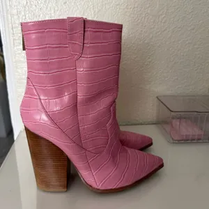 Revolve RAYE Leon faux croc embossed Boot in Pink Pink color size 5.5 thumbnail 3