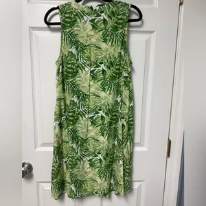 Justify Green Tropical Print Sleeveless Button-Front Dress thumbnail 4